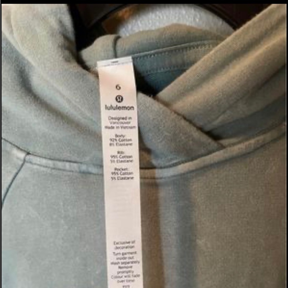 Like new Lululemon hoodie sz 6